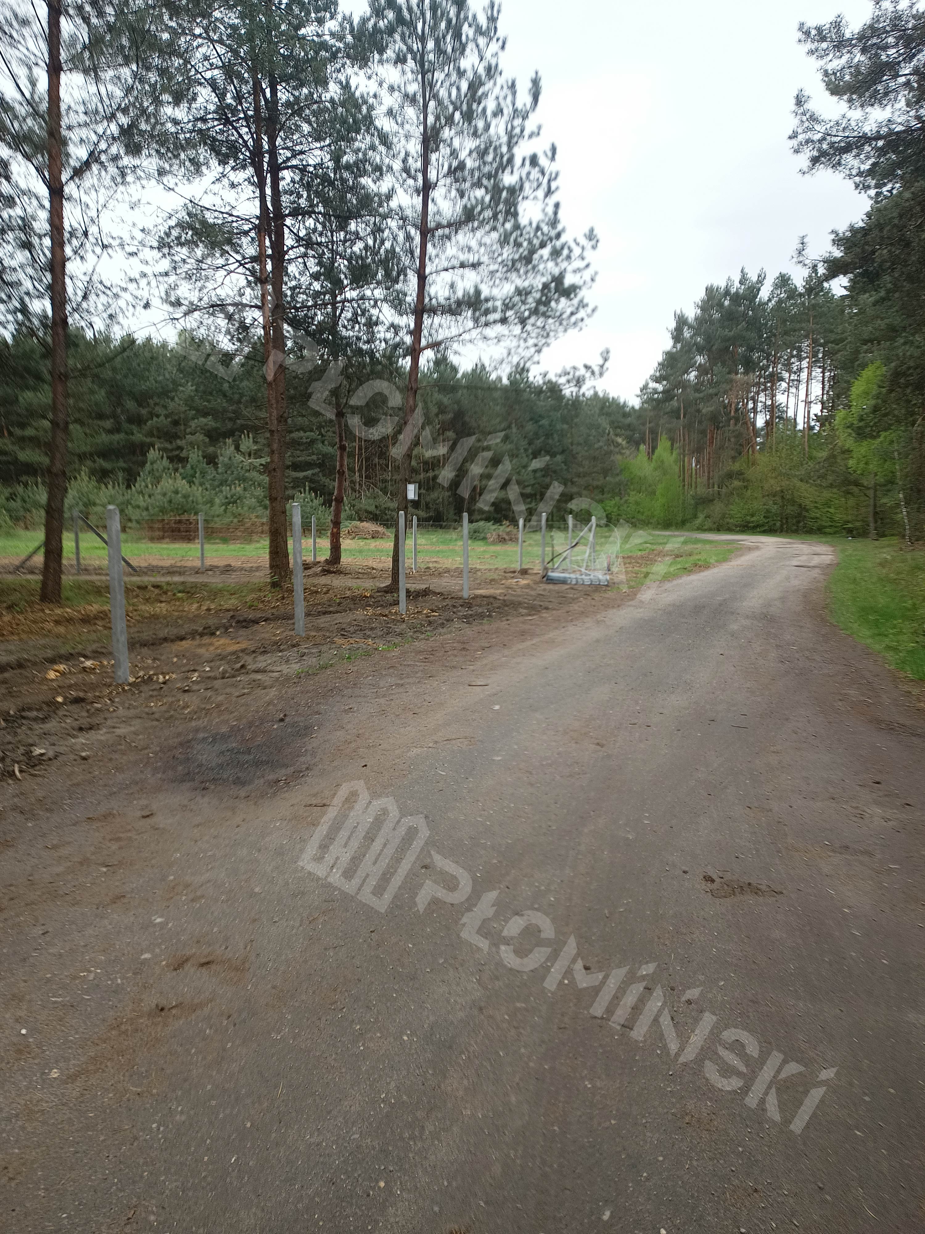 Ogrodzenie na słupku betonowym